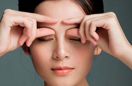 Giảm thâm mụn nhờ bài tập mát-xa hằng ngày
